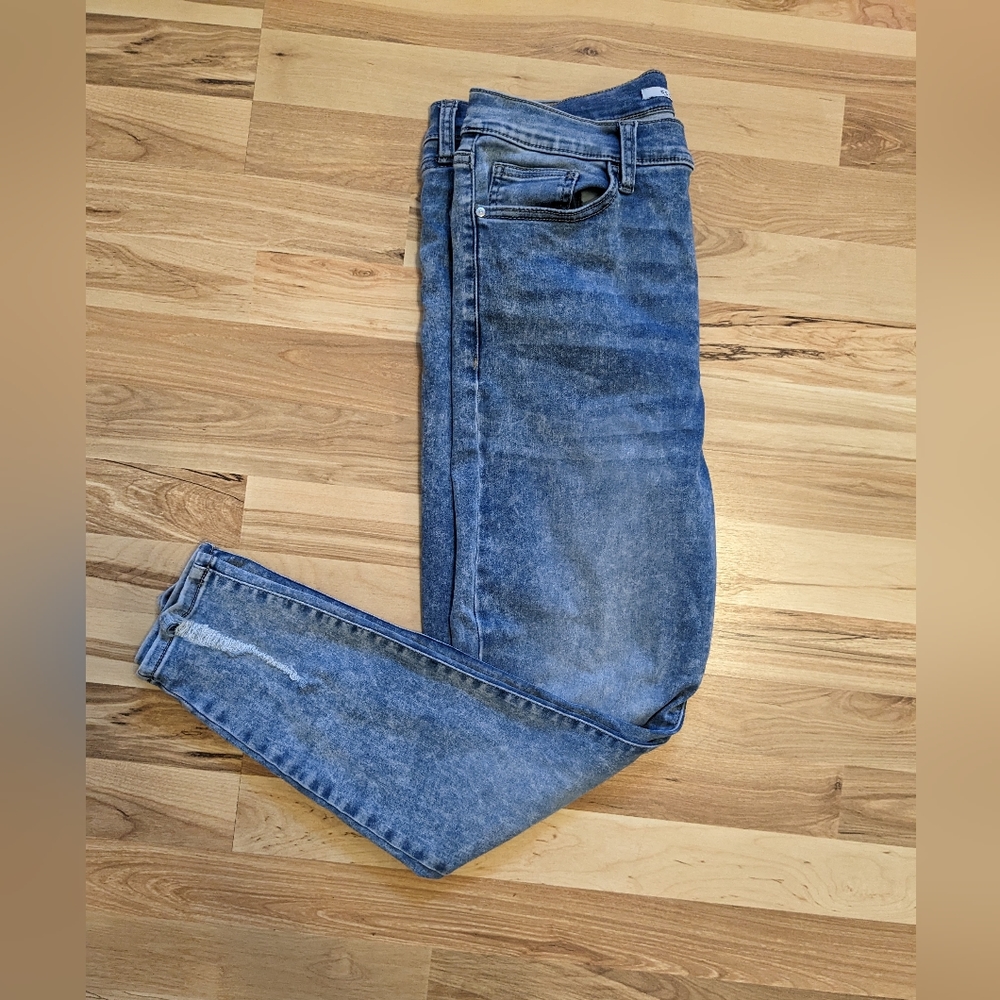 Celebrity Pink Junior size 13 Ultra stretch Acid Wash Jeans